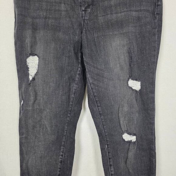 Maurices Distressed Gray Skinny Jeans L Short Raw Hem - Picture 2 of 8